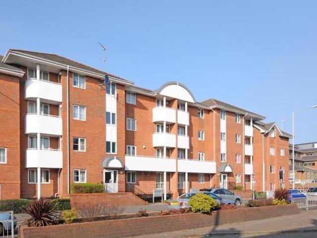 Flat for sale in Reading