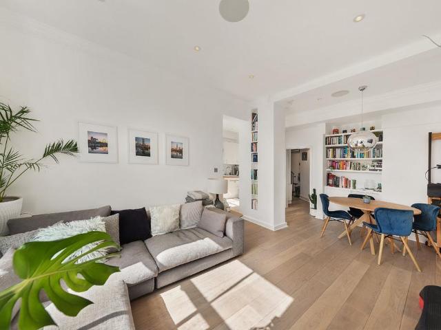 Flat for sale in Notting Hill, Greater London