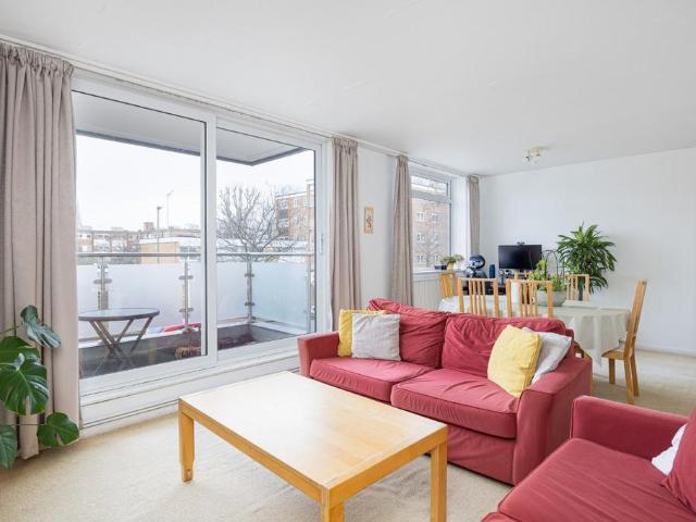 Flat for sale in Putney, Greater London