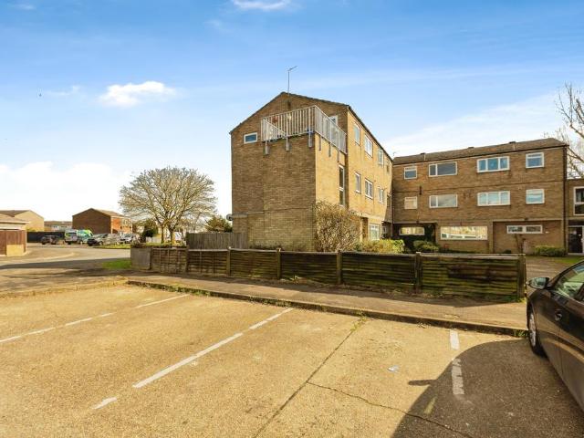 Flat for sale in Quarrendon, Aylesbury