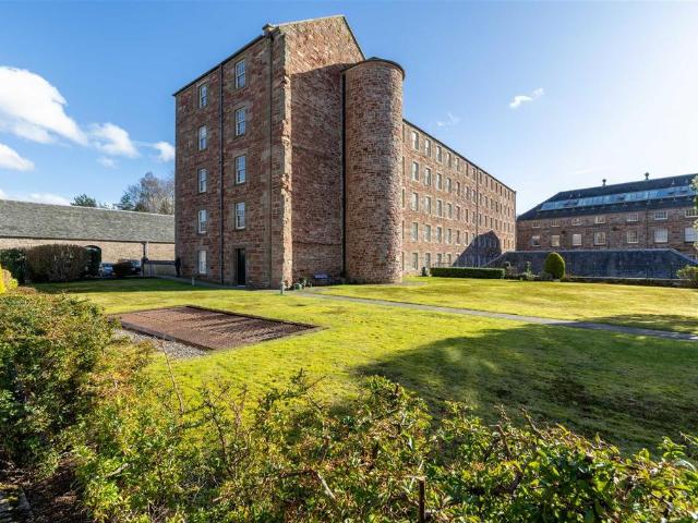 Flat for sale in Stanley, Scotland