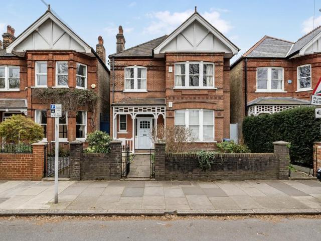 Flat for sale in Kew, Greater London