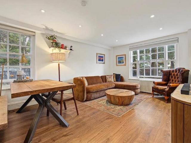 Flat for sale in Primrose Hill, Greater London