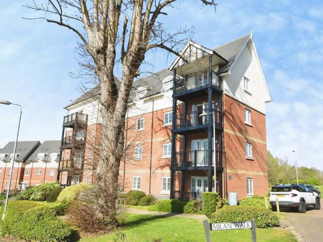 Flat for sale in Navestock Side, Essex