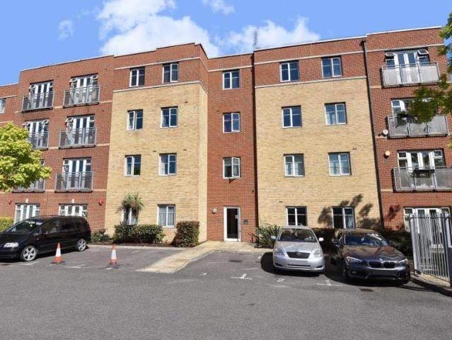Flat for sale in Slough