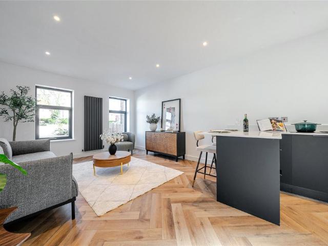 Flat for sale in Falconwood, Greater London