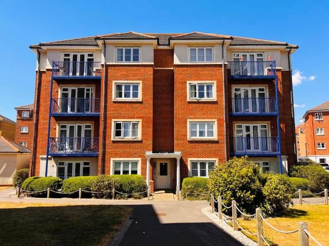 Flat for sale in Sovereign Harbour, Eastbourne
