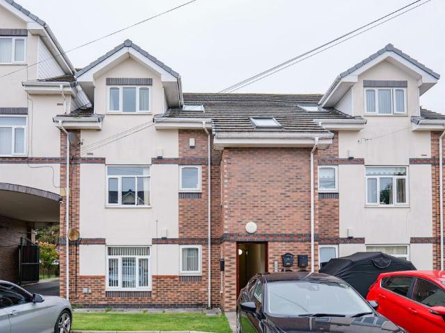 Flat for sale in Calderstones