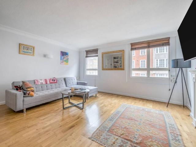 Flat for sale in Paddington, Greater London