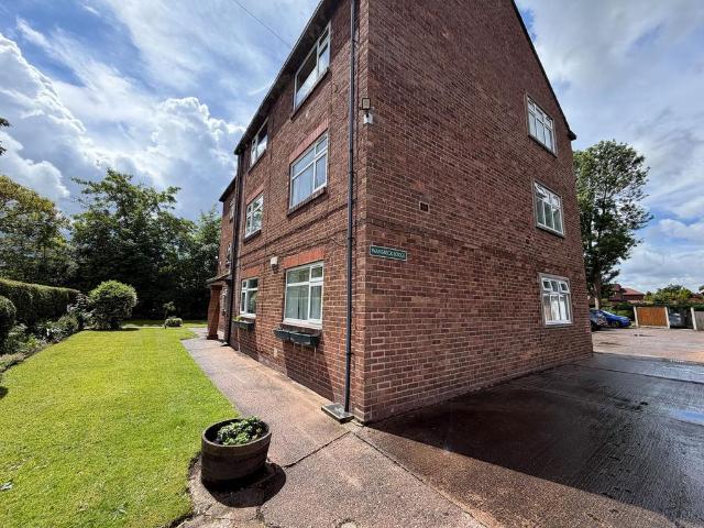 Flat for sale in Gorse Hill, Trafford Park