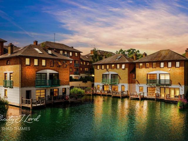 Flat for sale in Rotherhithe, Greater London
