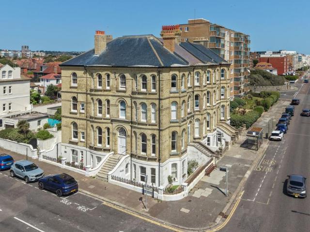 Flat for sale in Aldrington