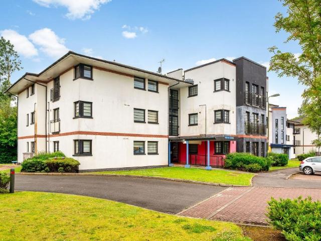 Flat for sale in Bathgate, Scotland