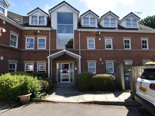 Flat for sale in Roby Mill, Lancashire