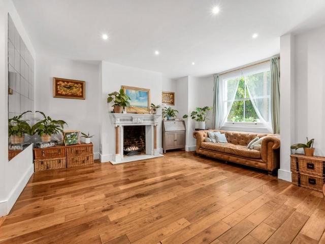 Flat for sale in Kensal Town, Greater London