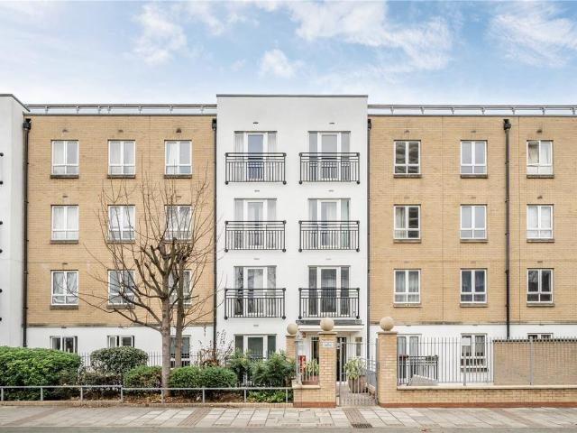 Flat for sale in Maryland, Greater London