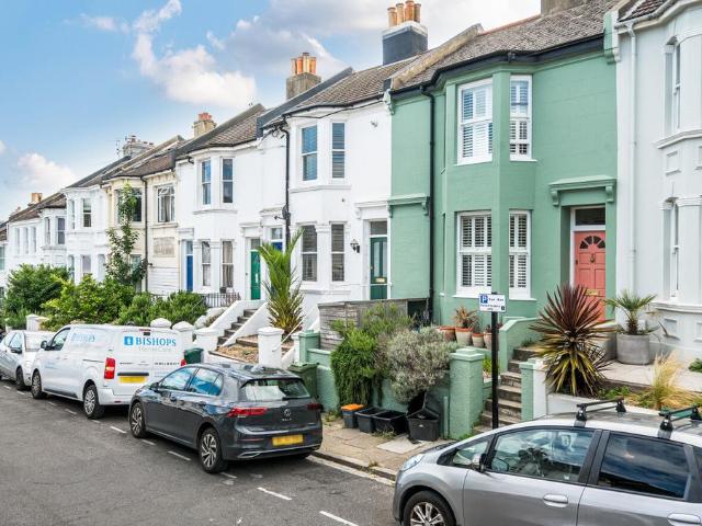 Flat for sale in Round Hill, Brighton & Hove