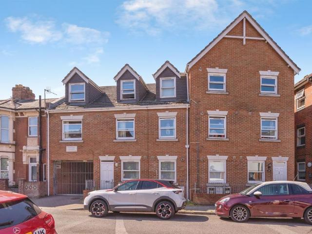 Flat for sale in Fratton, City Of Portsmouth