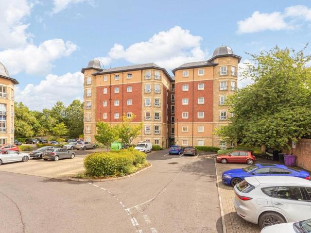 Flat for sale in Leith Links, Scotland