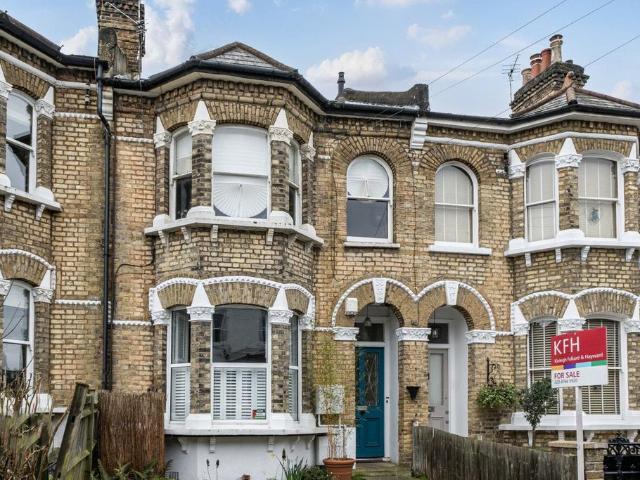 Flat for sale in West Norwood, Greater London