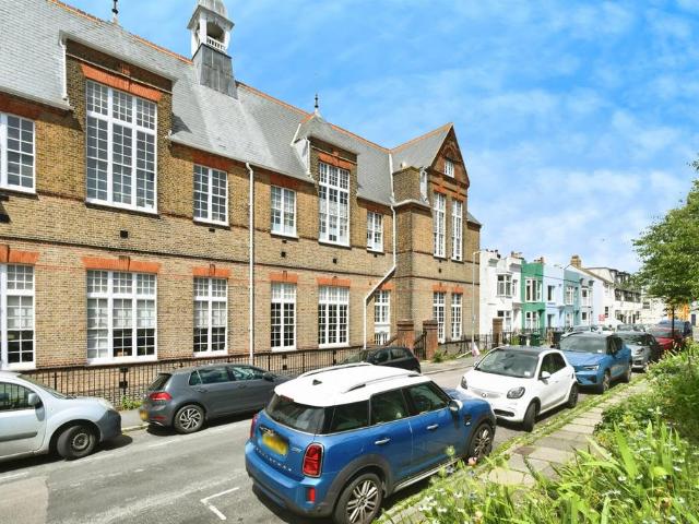 Flat for sale in Queen's Park, Brighton & Hove