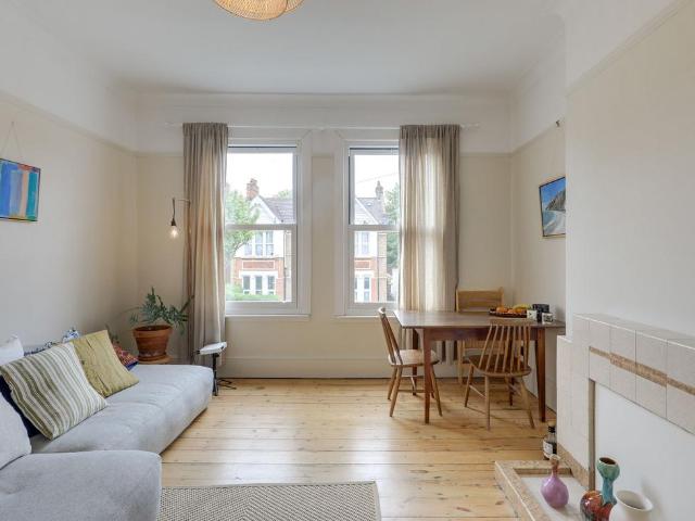 Flat for sale in Penge, Greater London