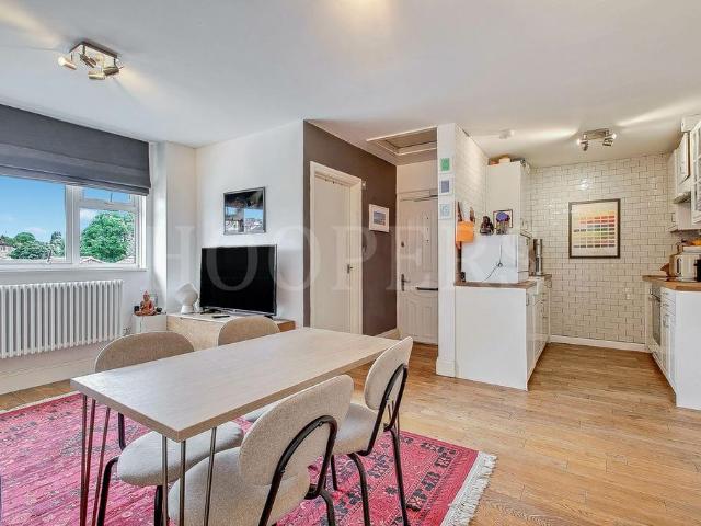 Flat for sale in Dollis Hill, Greater London