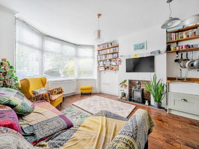 Flat for sale in London Borough of Merton, Mitcham