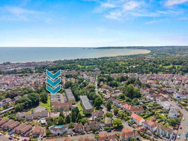 Flat for sale in Nangreaves, Wales