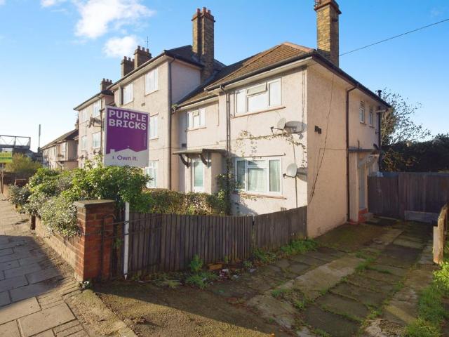 Flat for sale in Harlesden, Greater London