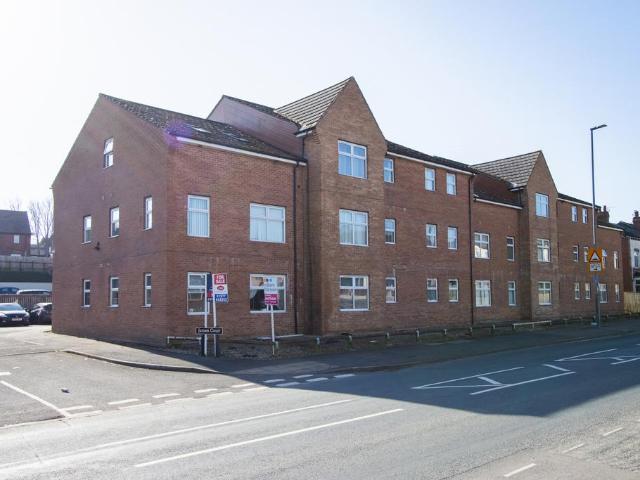 Flat for sale in Kinsley, West Yorkshire