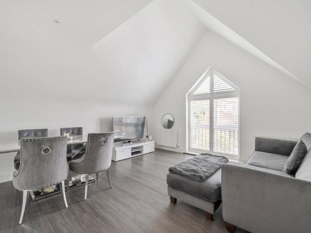 Flat for sale in West Wickham, Greater London