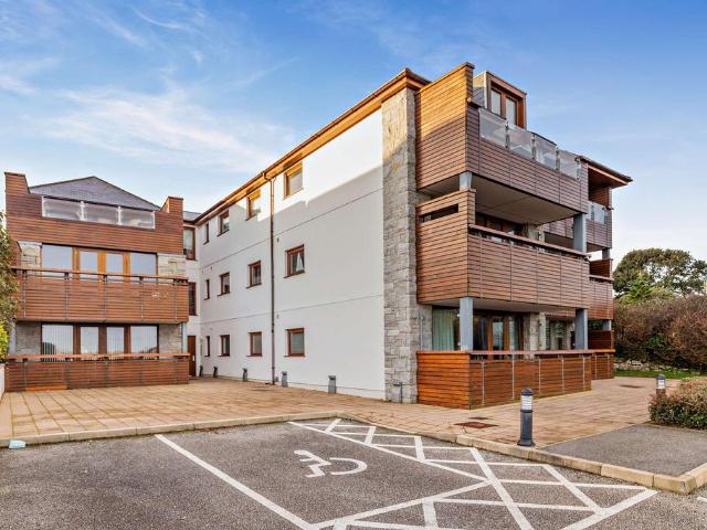 Flat for sale in Mawnan, Cornwall