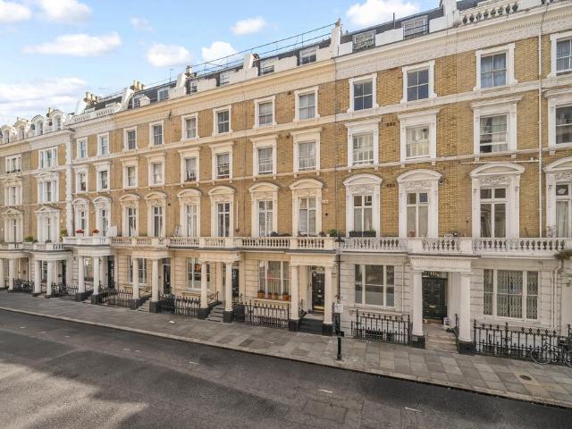 Flat for sale in Notting Hill, Greater London