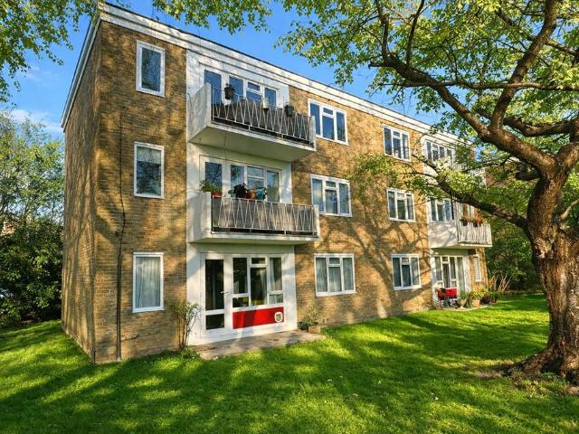 Flat for sale in Worthing, West Sussex