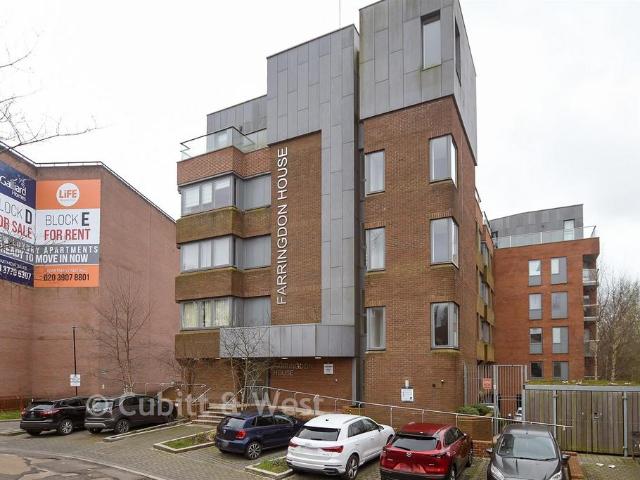 Flat for sale in Perryfields, West Sussex