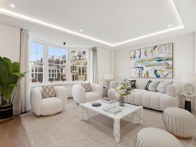 Flat for sale in Mayfair, Greater London