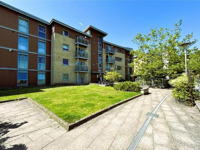Flat for sale in Easthampstead, Bracknell