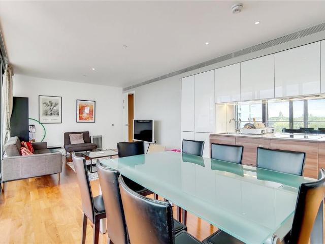 Flat for sale in Wandsworth, Greater London