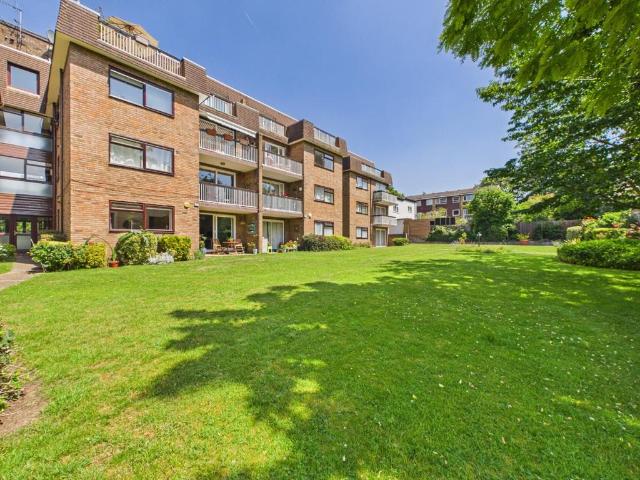 Flat for sale in Beckenham, Greater London