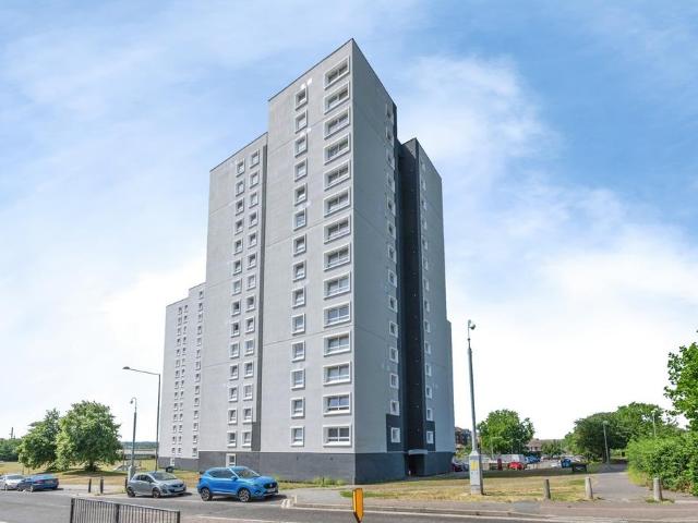 Flat for sale in Grays, Essex