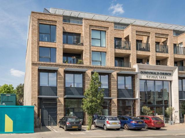 Flat for sale in London Borough of Merton, Raynes Park