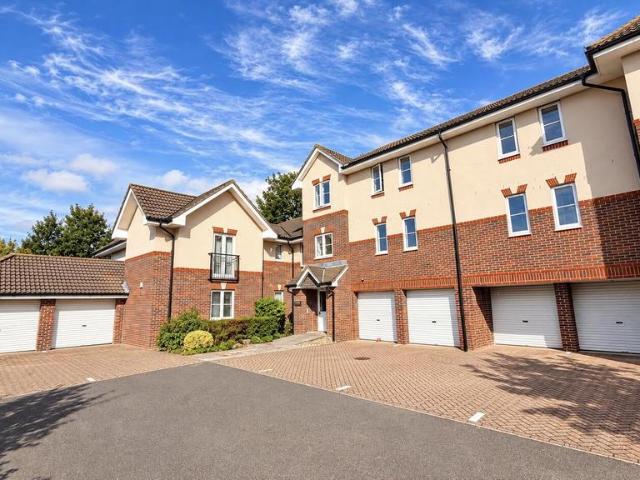 Flat for sale in Netley, Eastleigh