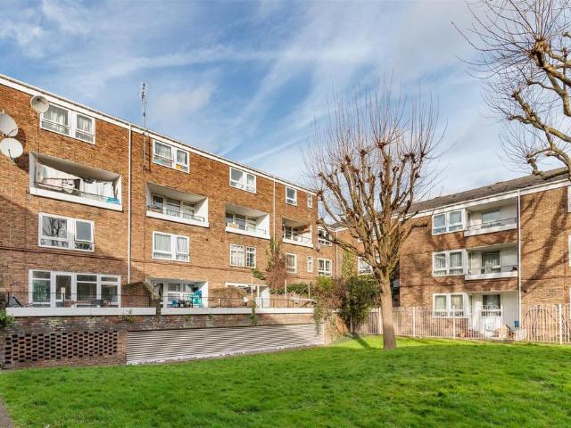 Flat for sale in London Borough of Tower Hamlets, Greater London