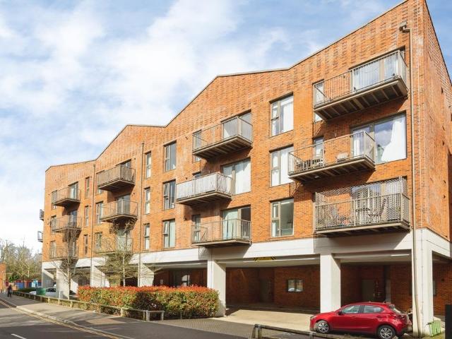 Flat for sale in Guildford Park, Westborough
