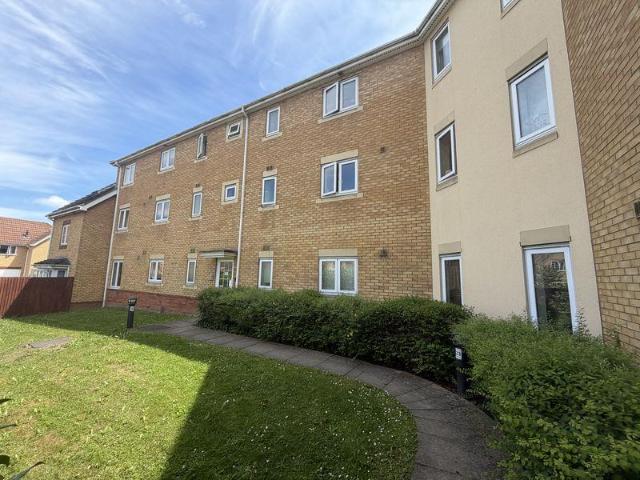 Flat for sale in Leagrave, Luton