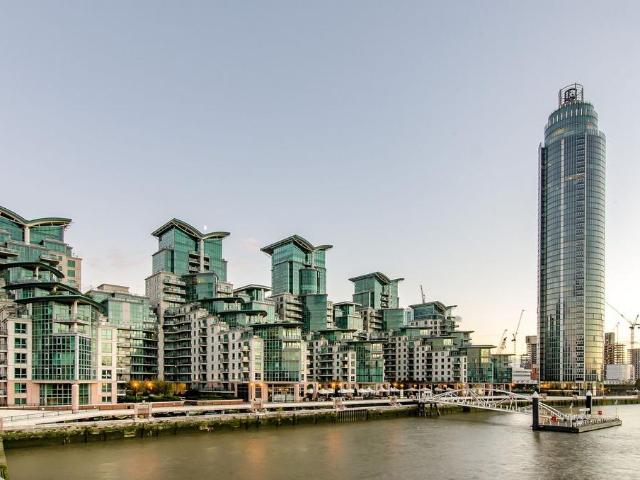 Flat for sale in Vauxhall, Greater London