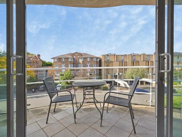 Flat for sale in Putney, Greater London