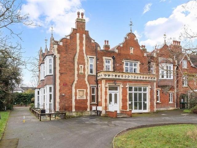 Flat for sale in The Wrythe, Greater London