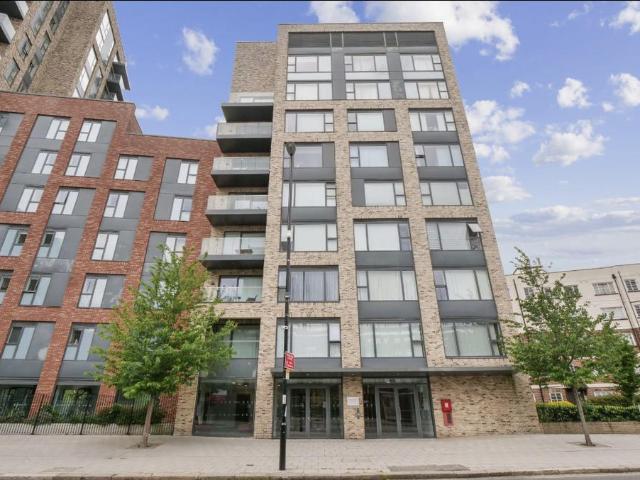 Flat for sale in London Borough of Croydon, Selhurst